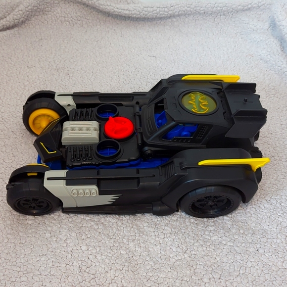 Fisher Price Imaginext DC superfriends Transforming Batmobile RC vehicle - Picture 4 of 6